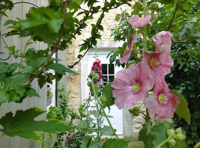 Bourg Joly Holiday home *